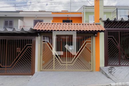 Casa à venda com 120m², 3 quartos e 2 vagas Casa à venda com 120m², 3 quartos e 2 vagasFachada