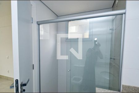 Banheiro de apartamento à venda com 1 quarto, 42m² em Lourdes, Belo Horizonte