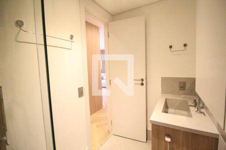 Banheiro de apartamento à venda com 1 quarto, 60m² em Vila Olímpia, São Paulo