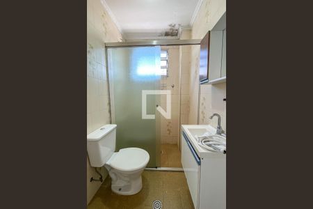 Banheiro de apartamento para alugar com 1 quarto, 42m² em Vila Mangalot, São Paulo