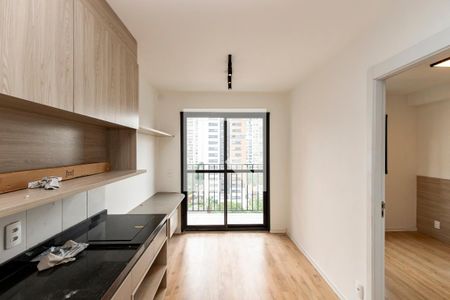 Sala/ Cozinha de apartamento à venda com 1 quarto, 28m² em Campo Belo, São Paulo