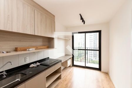 Sala/ Cozinha de apartamento à venda com 1 quarto, 28m² em Campo Belo, São Paulo