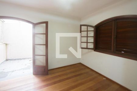 Suíte de casa de condomínio para alugar com 3 quartos, 260m² em Jardim Monte Azul, São Paulo