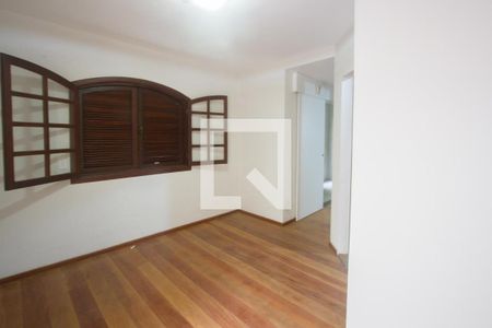 Suíte de casa de condomínio para alugar com 3 quartos, 260m² em Jardim Monte Azul, São Paulo