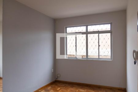 Sala de apartamento para alugar com 3 quartos, 90m² em Carlos Prates, Belo Horizonte