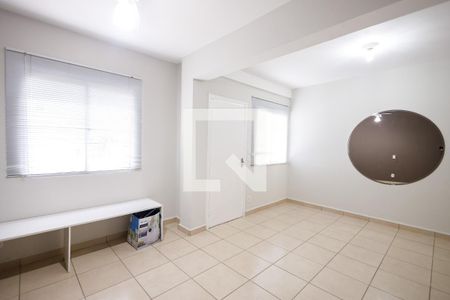 Sala de casa de condomínio para alugar com 3 quartos, 120m² em Esplanada Independência, Taubaté