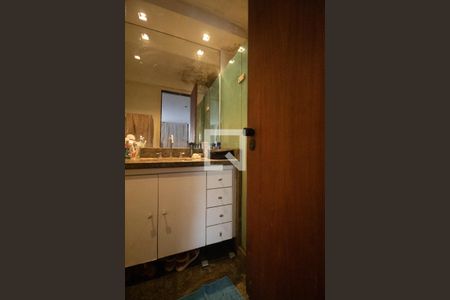 Apartamento à venda com 140m², 3 quartos e 2 vagas Apartamento à venda com 140m², 3 quartos e 2 vagasBanheiro da Suíte