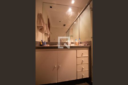 Apartamento à venda com 140m², 3 quartos e 2 vagas Apartamento à venda com 140m², 3 quartos e 2 vagasBanheiro social