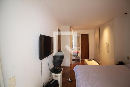 Apartamento à venda com 140m², 3 quartos e 2 vagas Apartamento à venda com 140m², 3 quartos e 2 vagasSuíte