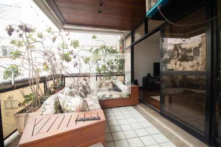 Apartamento à venda com 140m², 3 quartos e 2 vagas Apartamento à venda com 140m², 3 quartos e 2 vagasVaranda da Sala