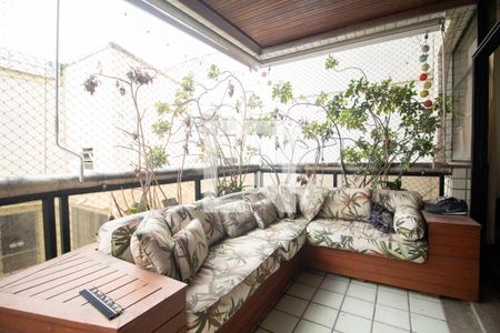 Apartamento à venda com 140m², 3 quartos e 2 vagas Apartamento à venda com 140m², 3 quartos e 2 vagasVaranda da Sala