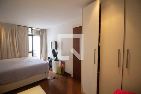 Apartamento à venda com 140m², 3 quartos e 2 vagas Apartamento à venda com 140m², 3 quartos e 2 vagasSuíte