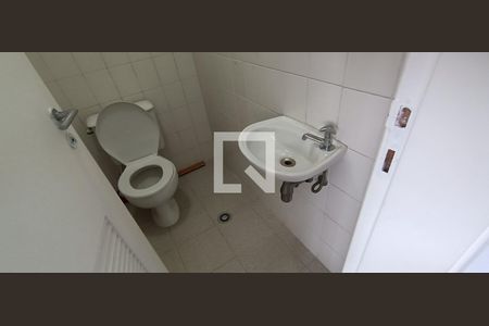 Banheiro de serviço de apartamento para alugar com 3 quartos, 128m² em Vila Andrade, São Paulo