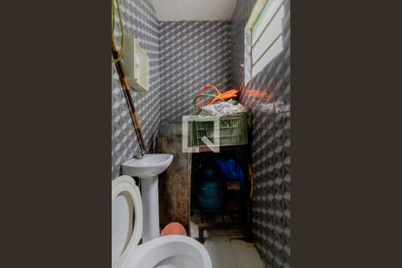 Casa à venda com 72m², 2 quartos e 1 vaga Casa à venda com 72m², 2 quartos e 1 vagaBanheiro de Serviço