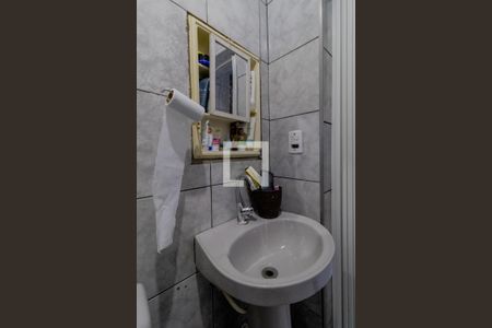 Casa à venda com 72m², 2 quartos e 1 vaga Casa à venda com 72m², 2 quartos e 1 vagaBanheiro