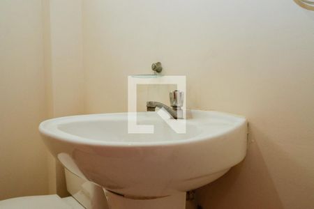 Lavabo de casa para alugar com 3 quartos, 92m² em Vila Sonia, São Paulo