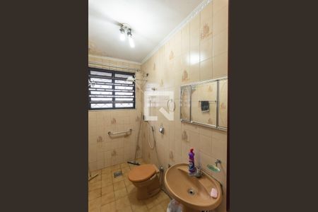 Banheiro de casa à venda com 4 quartos, 250m² em Vila Lemos, Campinas