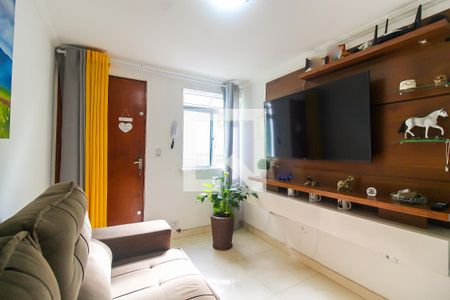 Sala de apartamento para alugar com 2 quartos, 40m² em Conjunto Residencial José Bonifácio, São Paulo