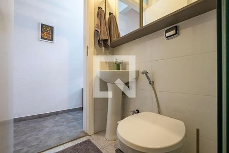 Banheiro de kitnet/studio para alugar com 1 quarto, 50m² em Cerqueira César, São Paulo