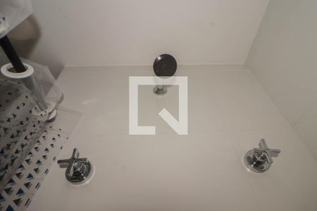 Banheiro de kitnet/studio para alugar com 1 quarto, 52m² em Boa Vista, Porto Alegre