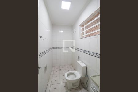 Casa à venda com 215m², 4 quartos e 4 vagas Casa à venda com 215m², 4 quartos e 4 vagasBanheiro