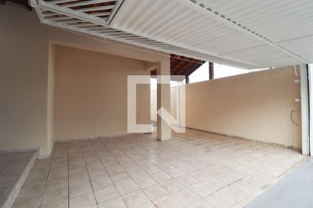 Casa à venda com 215m², 4 quartos e 4 vagas Casa à venda com 215m², 4 quartos e 4 vagasGaragem