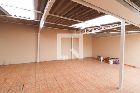 Casa à venda com 215m², 4 quartos e 4 vagas Casa à venda com 215m², 4 quartos e 4 vagasQuintal