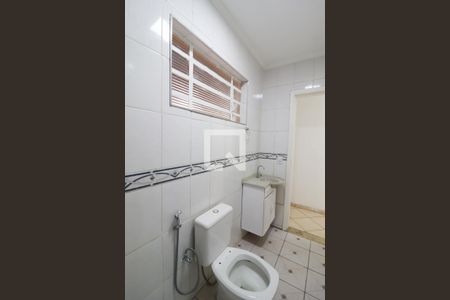 Casa à venda com 215m², 4 quartos e 4 vagas Casa à venda com 215m², 4 quartos e 4 vagasBanheiro