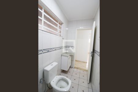 Casa à venda com 215m², 4 quartos e 4 vagas Casa à venda com 215m², 4 quartos e 4 vagasBanheiro