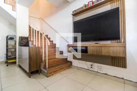 Sala de TV de casa de condomínio à venda com 2 quartos, 64m² em Jardim Regina Alice, Barueri