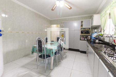 Casa à venda com 380m², 3 quartos e 5 vagas Casa à venda com 380m², 3 quartos e 5 vagasCozinha