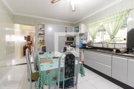 Casa à venda com 380m², 3 quartos e 5 vagas Casa à venda com 380m², 3 quartos e 5 vagasCozinha