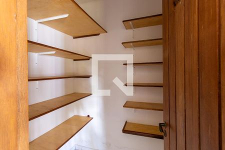 Casa de condomínio para alugar com 3m², 4 quartos e 2 vagas Casa de condomínio para alugar com 3m², 4 quartos e 2 vagasCloset Quarto 1