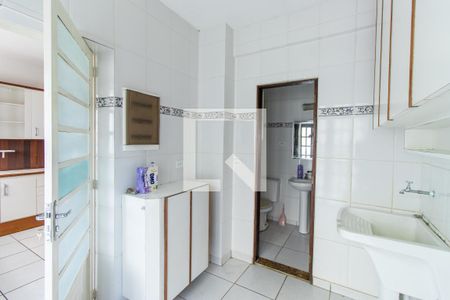 Casa de condomínio para alugar com 3m², 4 quartos e 2 vagas Casa de condomínio para alugar com 3m², 4 quartos e 2 vagasÁrea de Serviço