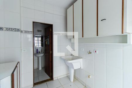 Casa de condomínio para alugar com 3m², 4 quartos e 2 vagas Casa de condomínio para alugar com 3m², 4 quartos e 2 vagasÁrea de Serviço