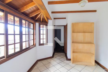 Casa de condomínio para alugar com 3m², 4 quartos e 2 vagas Casa de condomínio para alugar com 3m², 4 quartos e 2 vagasSala 3