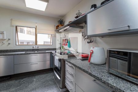 Apartamento à venda com 250m², 4 quartos e 3 vagas Apartamento à venda com 250m², 4 quartos e 3 vagasCozinha