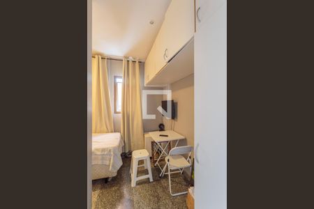 Apartamento à venda com 250m², 4 quartos e 3 vagas Apartamento à venda com 250m², 4 quartos e 3 vagasQuarto de Serviço