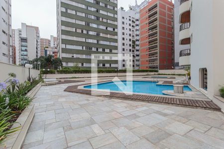 Apartamento à venda com 250m², 4 quartos e 3 vagas Apartamento à venda com 250m², 4 quartos e 3 vagasÁrea comum - Piscina