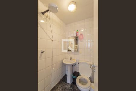 Apartamento à venda com 250m², 4 quartos e 3 vagas Apartamento à venda com 250m², 4 quartos e 3 vagasBanheiro de serviço