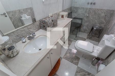 Apartamento à venda com 250m², 4 quartos e 3 vagas Apartamento à venda com 250m², 4 quartos e 3 vagasBanheiro da Suíte 2