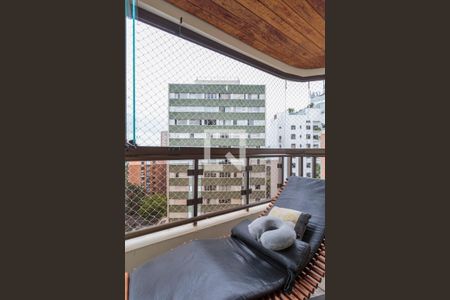 Apartamento à venda com 250m², 4 quartos e 3 vagas Apartamento à venda com 250m², 4 quartos e 3 vagasSuíte 3