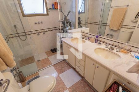 Apartamento à venda com 250m², 4 quartos e 3 vagas Apartamento à venda com 250m², 4 quartos e 3 vagasBanheiro da Suíte 3