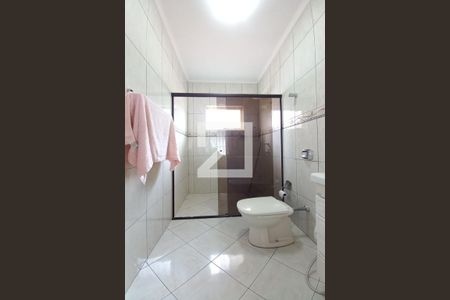 Casa à venda com 242m², 3 quartos e 10 vagas Casa à venda com 242m², 3 quartos e 10 vagasBanheiro