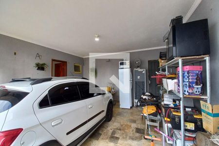 Casa à venda com 242m², 3 quartos e 10 vagas Casa à venda com 242m², 3 quartos e 10 vagasGaragem