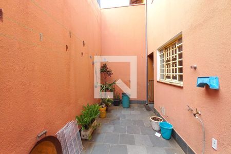 Casa à venda com 242m², 3 quartos e 10 vagas Casa à venda com 242m², 3 quartos e 10 vagasCorredor