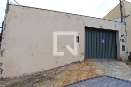 Casa à venda com 242m², 3 quartos e 10 vagas Casa à venda com 242m², 3 quartos e 10 vagasFachada do Prédio