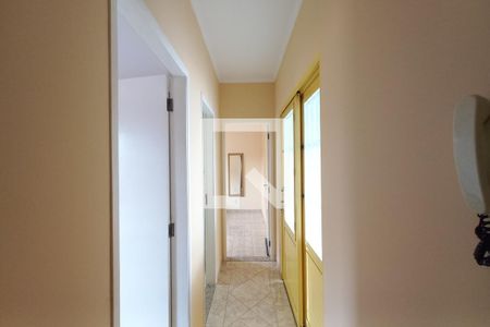 Casa à venda com 242m², 3 quartos e 10 vagas Casa à venda com 242m², 3 quartos e 10 vagasCorredor