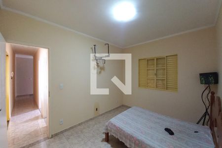 Casa à venda com 242m², 3 quartos e 10 vagas Casa à venda com 242m², 3 quartos e 10 vagasQuartro 2