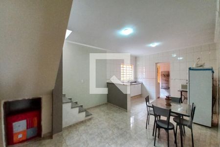 Casa à venda com 242m², 3 quartos e 10 vagas Casa à venda com 242m², 3 quartos e 10 vagasCopa